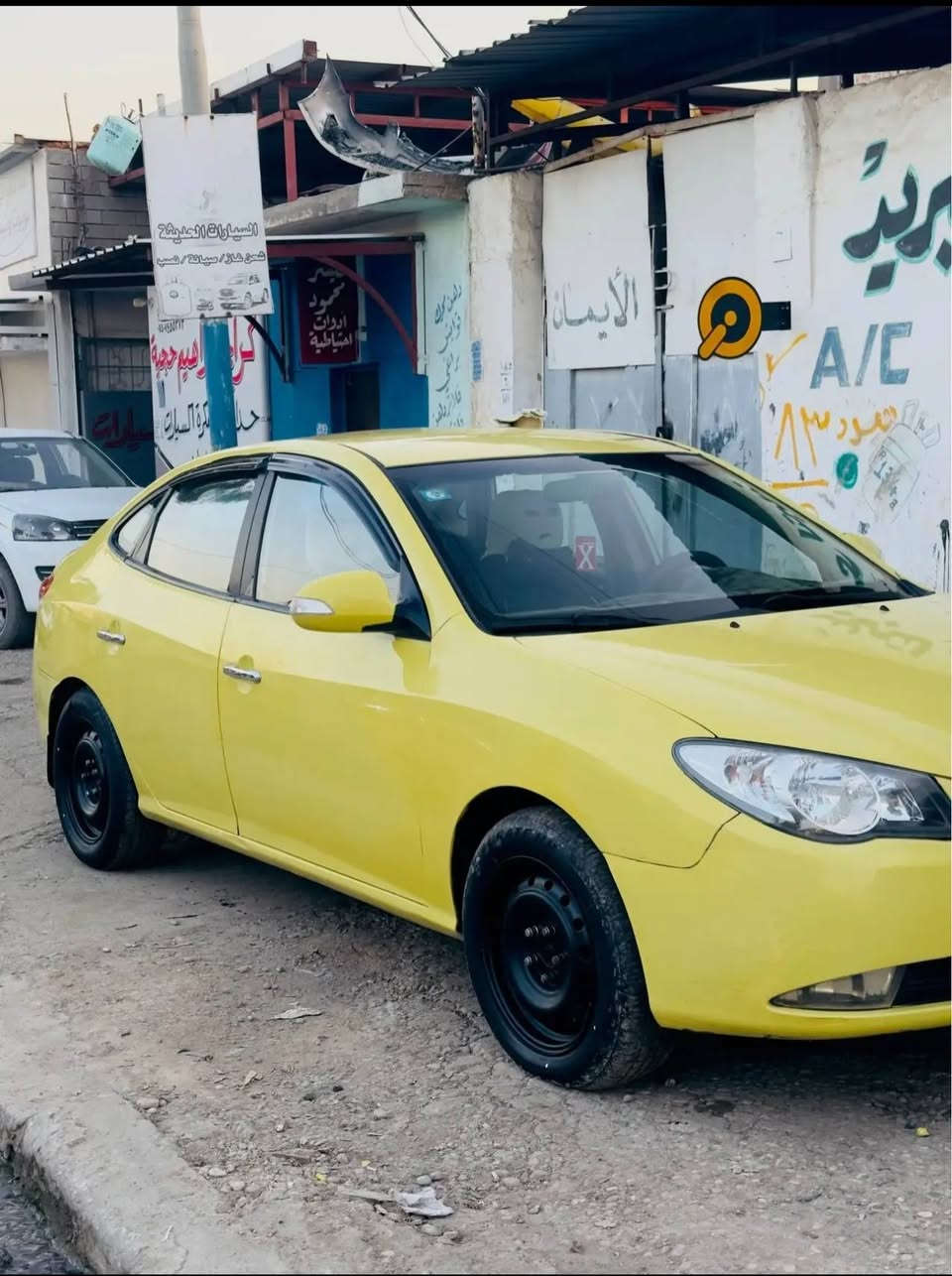 النترا مقدس فول موديل 2011
سعر 90$وبيها مجال 

سياره جاهزه مجهزه من كل النواحي 

محرك 1600

كير تومتك 

كير محرك شرط 

تبريد ثلج 

كل حساساته وكهربائياته شغاله 

السياره ضررها فقط واكعه عليه شجره من جهة الجام الخلفي على سقف بيها شوي معجون والتكمه اليمين بيها معجون بدون دواخل بدون كص او تبديل 

التوصل ***********
***********

