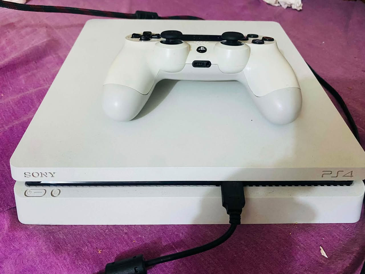سلام عليكم
Ps4 slim مهكر
نظيف بالجيس نظافتة ٩٩٪؜
ما مفتوح لُك ستيكر 

الملحقات المعروفة
جوستك اصلي 
كيبل جوستك اصلي (شاحن+نقل بيانات)
كيبل HDMI اصلي 
الجهاز كامل مكمل 
شرط الفحص 

السعر خاص

مكاني ذي قار 
يتوفر توصيل لكل المحافظات 

للتواصل ***********
