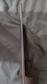 ايباد اللبيع ايفون الجيل الثامن  ذاكره 32مع  ملحقات نضافه ٩٠% نتصال عل...
