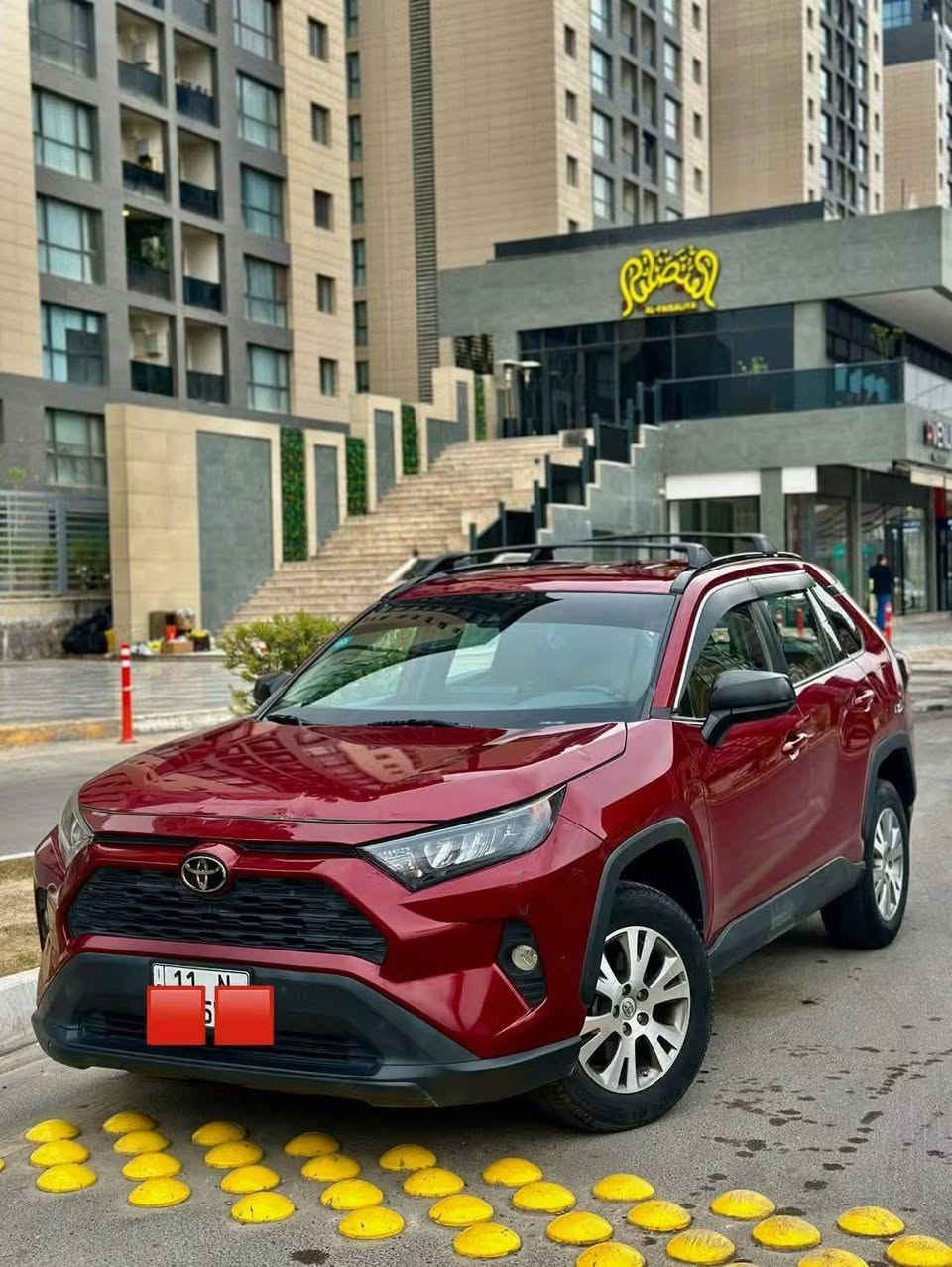 السلام عليكم 
رافور  2019  فئة LE وارد امريكي نضيفه جداً
حادثها فقط بارد كما موضح بل سونار مرفق في المنشور 
السياره مستوردها على ايدي من 2020 الى حد الان يمي 
للاستفسار على هذا الرقم *********** 
السعر 182 وبيها مجال 
مكان السياره بغداد العامريه
