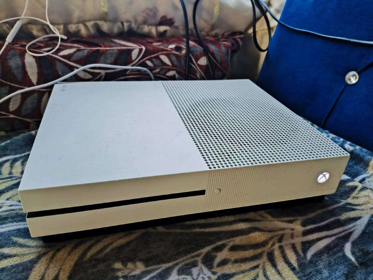 مفتوح لغرض التنظيف فقط
الهارد واحد تيرا 
سعر 150 ضمان الجهاز جدا سريع اداء و لعب 
بدون كارتون 
اليريده يراسلني واتساب 
***********

