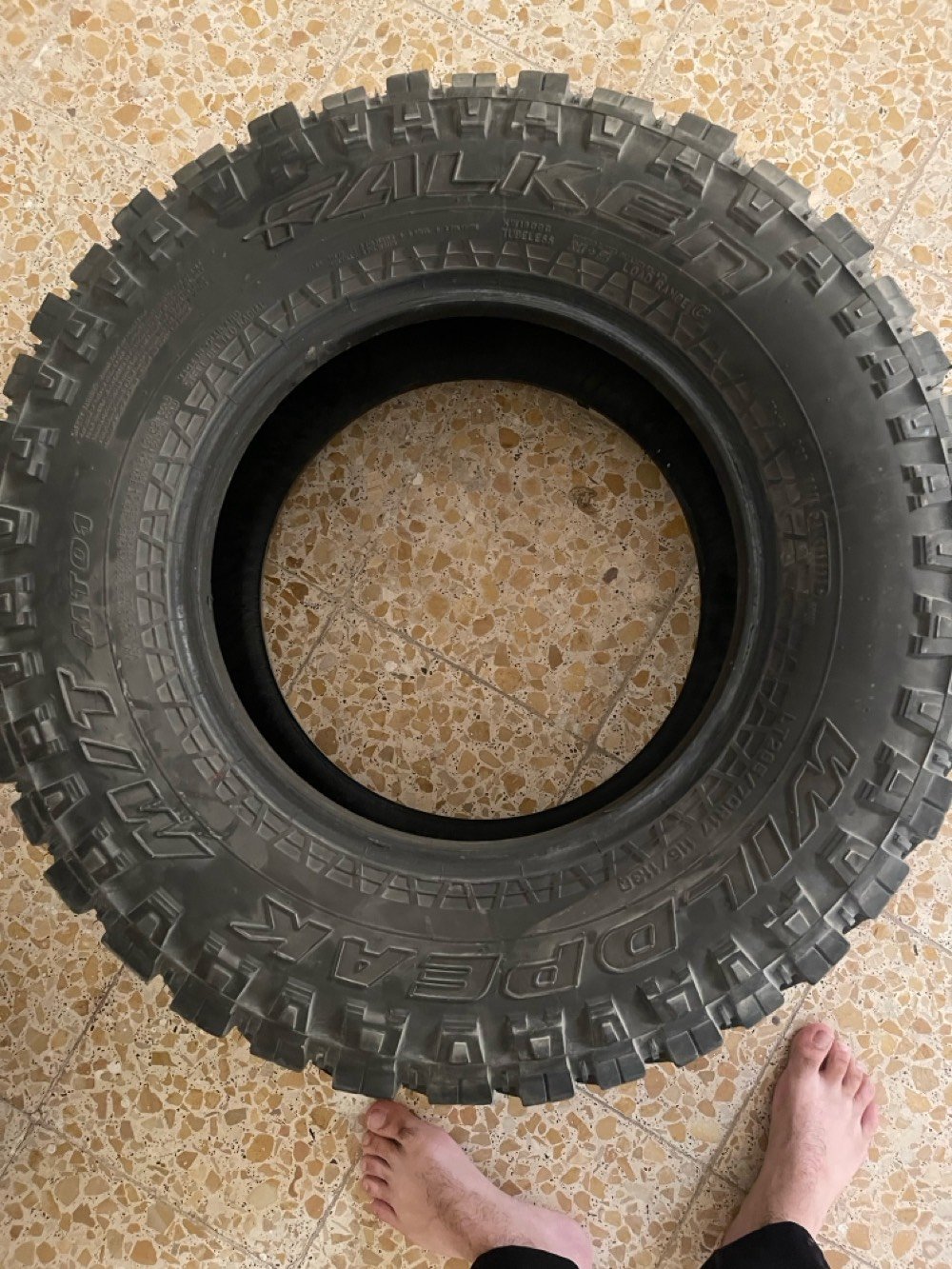 تخم تاير جديد شركه فالكون  
قاسً LT285/70R17 116/113Q