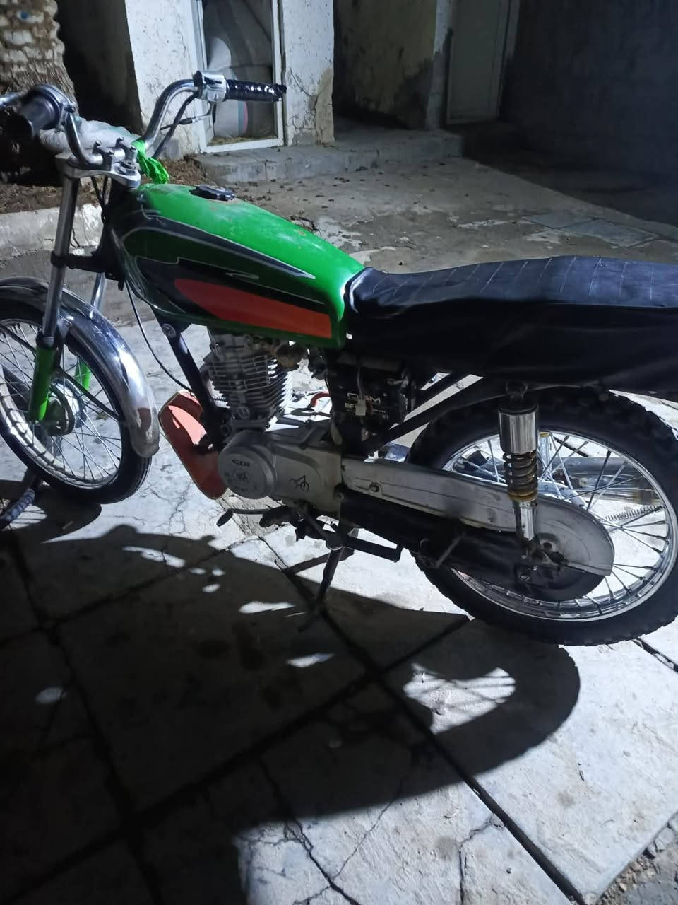 دراجه للبيع كلك  المكان مشخاب ناحيه القادسيه السعر  275 وبيه مجال   ***********
