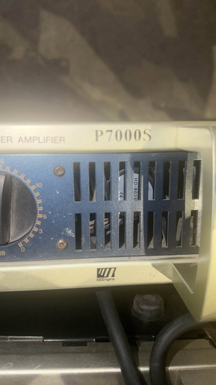 ياورات عدد 2ياماها 7000الف جدد نضيفات السعر الواحد ب 300الف وباور داينكورد 3600سعره 6ورقات ماياكات عدد 3ثنين ابو شريحه اصليات الواحد ب 250الف ومايك مكسيكي لاقطه السلفريه سعره 300الف شراي يتصل ***********
