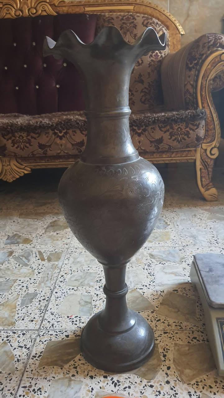 انتيكه فاز  نحاس  قديم الارتفاع ٦٠ والعرض  الوصط ٣٠ الوزن  ٣كيلوونص  التواصل ***********ابو علي  السعر ١٠٠ الف
