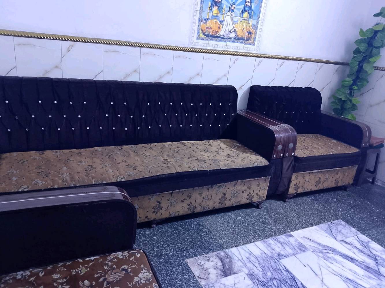 تخم قنفات تفصال ثقيل للبيع السعر 200وبي مجال ملاحضه ضرر بسيط مثل ما مبين بلصوره