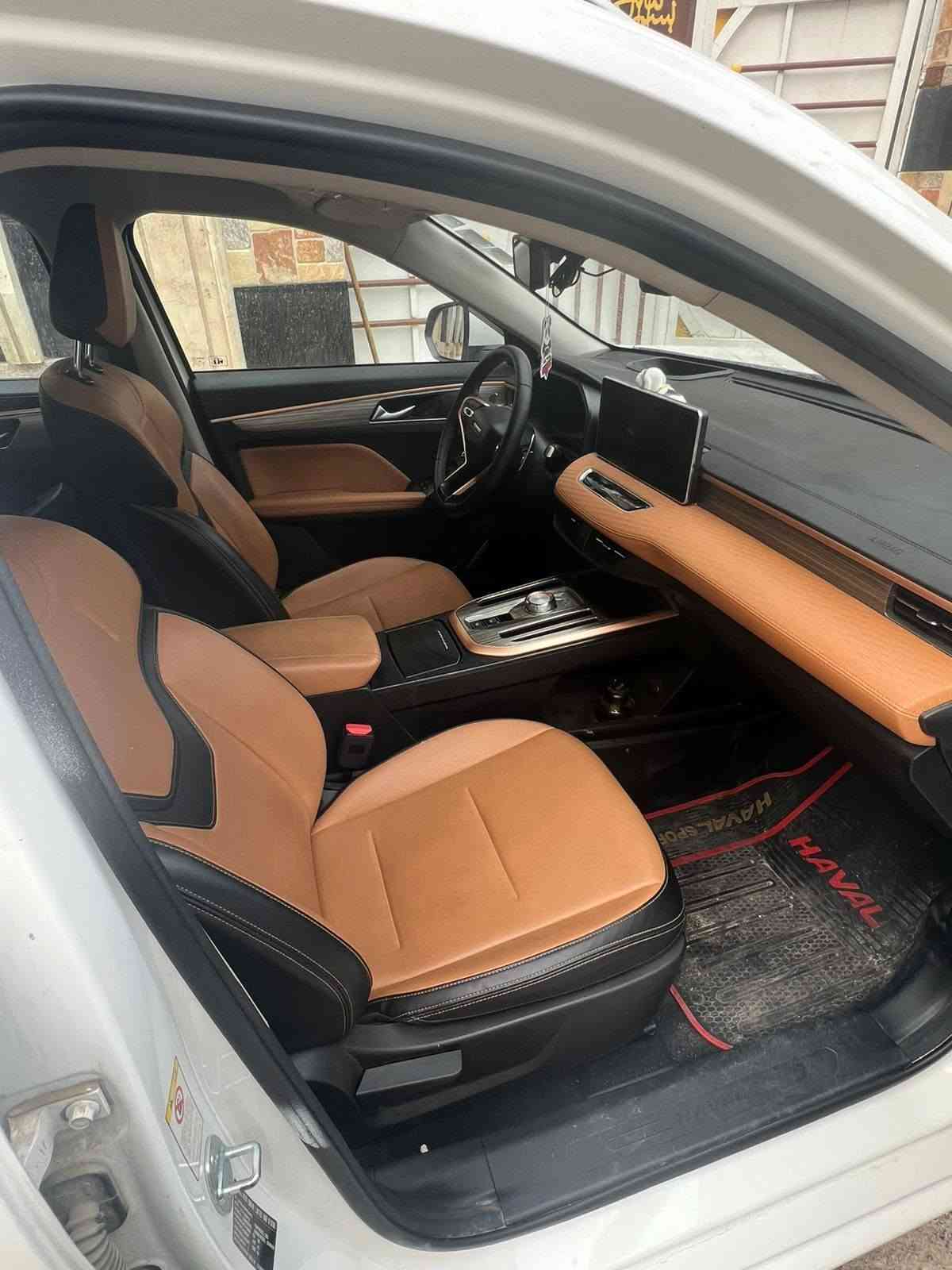 سلام عليكم
هافال جوليان موديل 23 فول موصفات
داخل لون بيجي 
بعدها بل ضمان بنهاية السنه يخلص الضمان مالته
السيارة ماشية 27ونص وقابل للزيادة
موصفات السيارة
تبريد قطعتين
تدفئة كشنات
نظام تثبيت السرعة وقيادة شبه ذاتيه
كامرات 360 درجة
تبريد قطعتين خلفي امامي والامامي منفصل يعني تكدر تشغل الك تبريد والي بصفك تشغل اله تدفئة
كشنات جلد
فتحه سقف
حساسات اطارات
بصمة دخول وبصمه تشغيل
مري شفط
حساسات 360 درجة
لايتات عدسة ابيض
اوتو هولد
ابلكاربلي اندرويد اوتو
السيارة سونرها موضح بل صور
ملاحظة الباب ليس مبدل بلادي مال شركة بس لان الباب مفتوحة علمود تتعدل بين بل سونار انو مبدل اما الباقي كلة على الضمان كير مكينة
والسيارة خير من الله والجوليان معروفة
السعر 21 مليون وبيها مجال للشراي
مكاني بغداد حرية
***********
***********

نص مكتوب في الصور:
- HONOR X9b
- 108MP Ultra-Sensing Camera