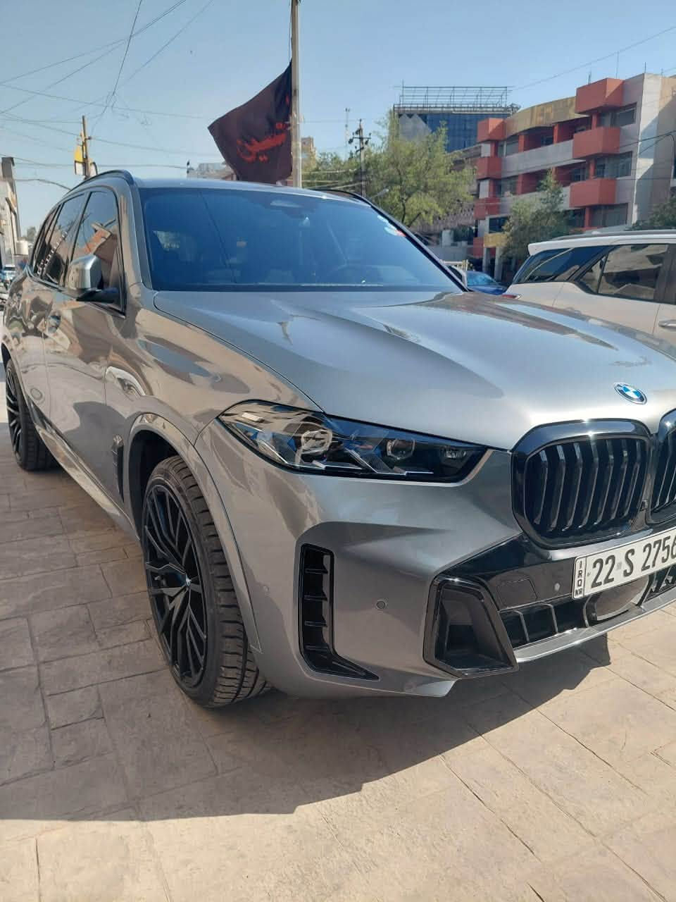 للبيع BMW X5 موديل 2024 محدثه ام بكج
السيارة مرقمة أربيل ومغلفة PPF ومظللة

كلين تايتل ومكفولة كفالة عامة من الضربة والصبغ والبارد
السيارة بحالة الوكالة

المواصفات:

- كامرات 360
- حساسات 360
- رادارات 360
- TwinPower Turbo
- شاشة BMW Curved Display
- شاشة عدادات رقمية
- شاشة وسطية لمس كبيرة
- نظام iDrive 8.5
- Head-Up Display
- كاميرا خلفية عالية الدقة
- كاميرا أمامية
- كاميرات جانبية
- Surround View
- 3D View
- Parking Assistant
- حساسات أمامية وخلفية
- نظام النقطة العمياء
- رادار جانبي
- رادار قراءة خطوط الشارع
- تنبيه الخروج من المسار
- اهتزاز الستيرن عند الخروج من المسار
- تحذير الاصطدام الأمامي
- فرملة طوارئ أوتوماتيك
- كشف المشاة
- نظام الثبات
- مانع الانزلاق
- نظام نزول المنحدرات
- فتحة سقف بانوراما
- إنارة داخلية متعددة الألوان
- مقاعد أمامية كهربائية
- تدفئة وتبريد للمقاعد الأمامية
- ميموري للمقاعد
- مكيف أمامي وخلفي
- مكيف أوتوماتيك متعدد المناطق
- فتحات تكييف خلفية
- دركسون مالتي فنكشن
- ستيرن كهربائي
- شفتات على الستيرن
- بصمة تشغيل
- مفتاح ذكي
- دخول ذكي
- تشغيل عن بعد حسب التفعيل
- Auto Hold
- Auto Start / Stop
- أنظمة قيادة متعددة
- نظام ملاحة
- Apple CarPlay
- Android Auto
- Bluetooth
- USB-C
- شاحن لاسلكي
- نظام صوتي ممتاز
- باب خلفي كهربائي
- مرايا طوي كهرباء
- مرايا قلاب عند الرجوع
- أضوية LED ذكية
- جنوط BMW أصلية
- إطارات عريضة وثابتة
- عزل ممتاز
- ثبات عالي
- أداء قوي
- تبريد وتدفئة للستيرن

السيارة مغلفة تغليف درجة ممتازة بضمان 10 سنوات
ومظللة مع كارت تظليل

الموقع:
بغداد - شارع فلسطين

السعر- 51.000$ 

للاستفسار: ***********
