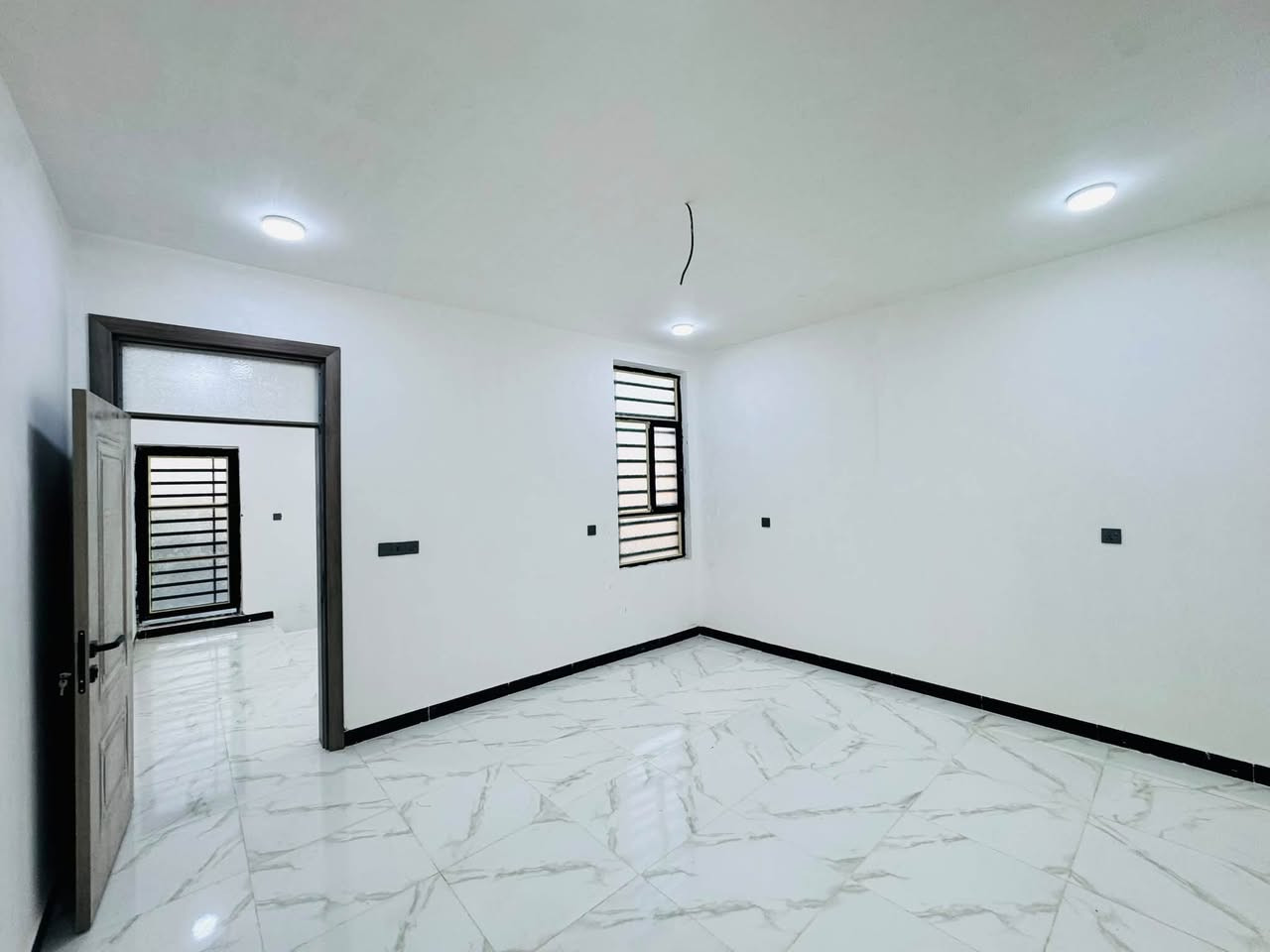 � دار سكنية للبيع – طابو صرف عثماني

📍 الموقع: أم الخيل – خلف سكة القطار
📐 المساحة: 125 متر
🏠 البناء: طابقين
📜 السند: طابو صرف عثماني

تفاصيل الدار:

🔹 الطابق الأول:
• غرفة نوم
• صالة
• مطبخ حار وبار
• صالة استقبال
• حمام داخلي
• حمام خارجي

🔹 الطابق الثاني:
• غرفة
• صالة صغيرة

📞 للاستفسار والتواصل:
***********
