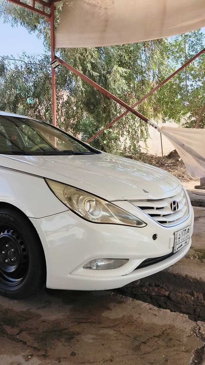 سوناتا خليجي موديل 11
محرك 2400 دوش 
بيها باب وجاملغ خلفي مصلحات فقط 
محرك جديد 
تبريد جديد 
تخم ويل و تخم تاير جديد 
رقم بغداد مداور مباشر 
للعلم متوازين عل امداور مالتها يعني اليشتري اله مجال للمداور 10 ايام 
سعر السياره 105 وعليها غرامات تنزل من سعر السياره 
عنوان نجف 
***********

نص مكتوب في الصور:
- HONOR X9c