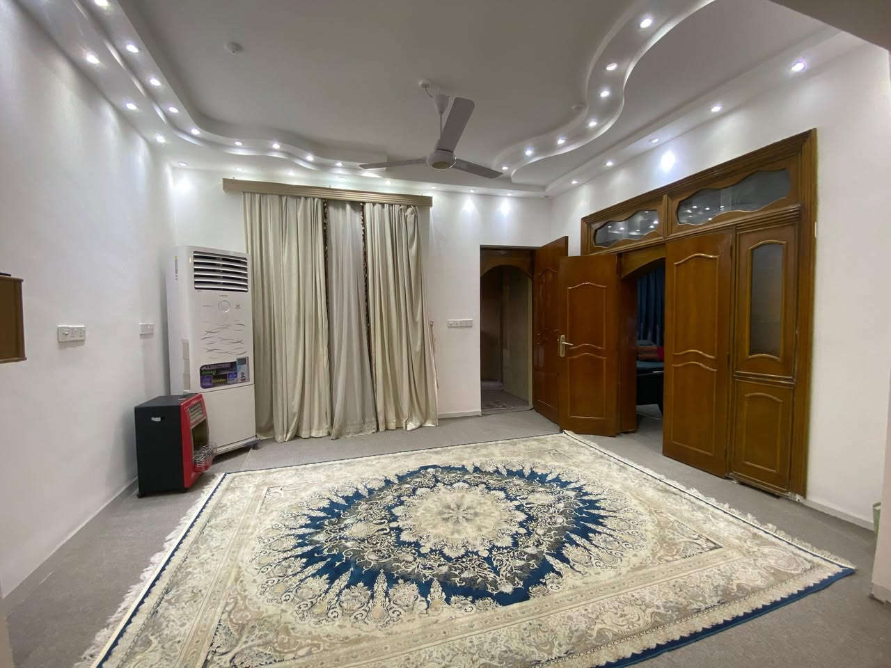 🏦 دار للبيع 🏦
مساحه 500 متر 
250 بناء 250 حديقه اماميه وحديقه خلفيه
جنس العقار سند 25
العنوان بوبيات قرب ابراهيم مول 
شارع تبليط متوفر جميع الخدمات
سعر 520 مليون 
للأستفسار 
***********📲
***********📲
