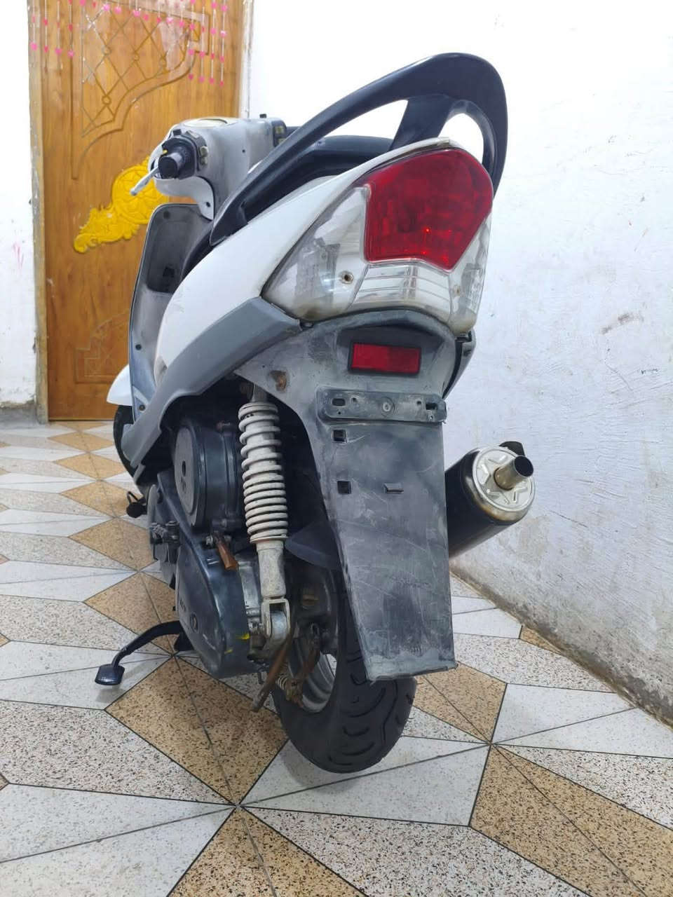 ماكس جديده كلهة شغاله سلف هندر اشاير سكنات ما مفتوحه مشي نهضه خير من اللّه بوشه  ابلاديه لايت عالي وناصي دبلات امامي وخلفي ابريكات اماميه وخلفيه جاهزه اخت الرمبه نعومه كلش حلوه كفرات اصلي حواضن اصليه ختم واحد عدادات الكهربايات كلها شغاله لا تبخير لا تنقيص جاهزه شرط الفحص مكان بصره الطوبه نخيل سعر 600 رقم***********
