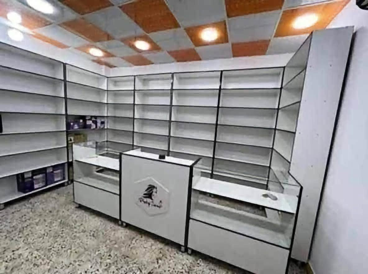 يتوفر فاترينات جميع القياس وتوصيل كل محافظات  عرض متر ارتفاع مترين ونص عمق عشرين ب٧٠ قطعة ‭***********‬

نص مكتوب في الصور:
- ۲۳ آب ۱۰:۲۹ ص