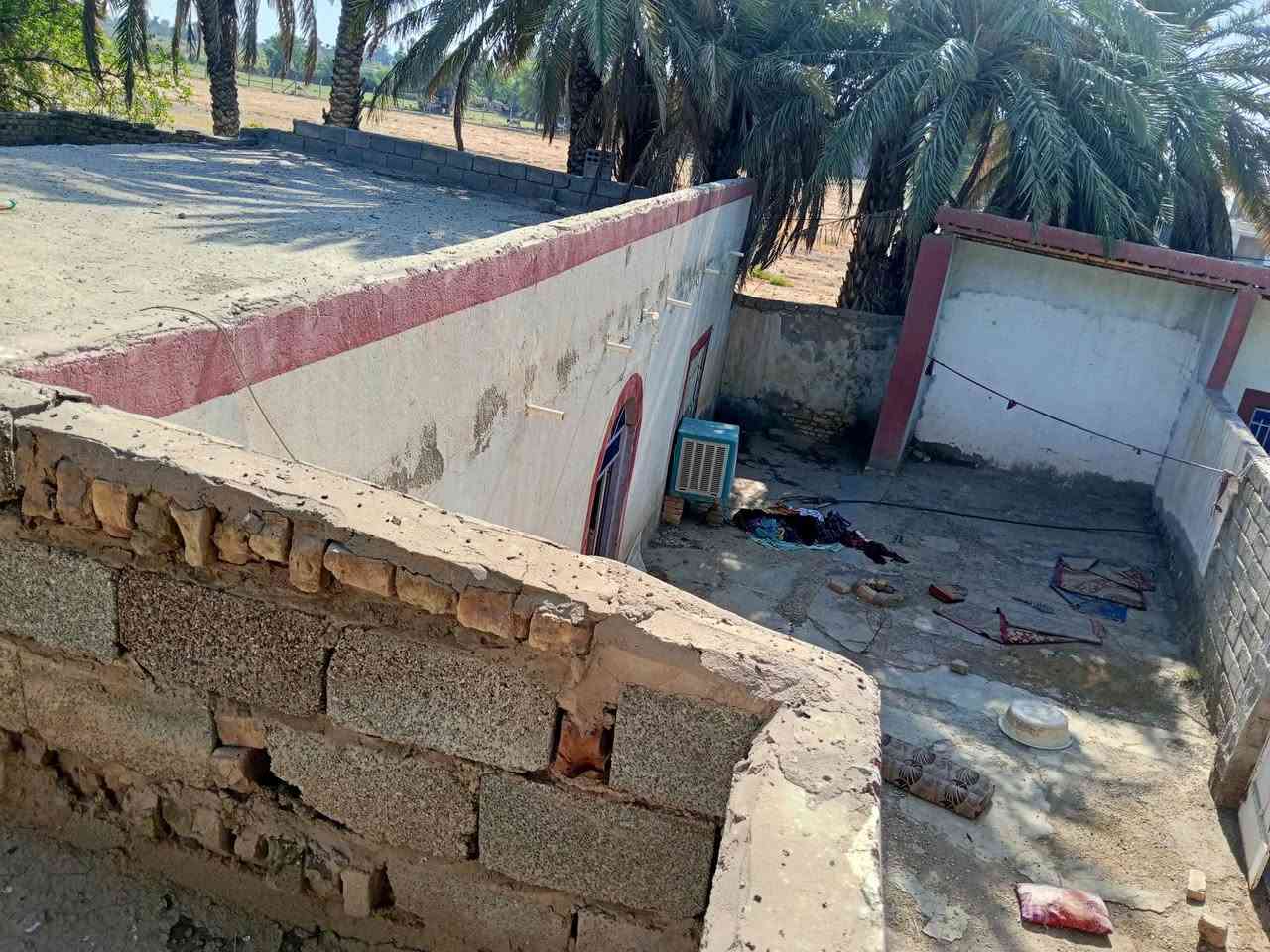 ارض زراعية 13 دونم للبيع مع بيت 6 غرف و360 نخلة  تقع على شط الغراف تبعد عن قضاء الحي 15 كيلو و مدرسة تبعد عنها 200 متر ومحولة كهربائية تبعد عنها 150 متر  للتواصل على هذا الرقم فقط  *********** غير متواجد على الفيسبوك
