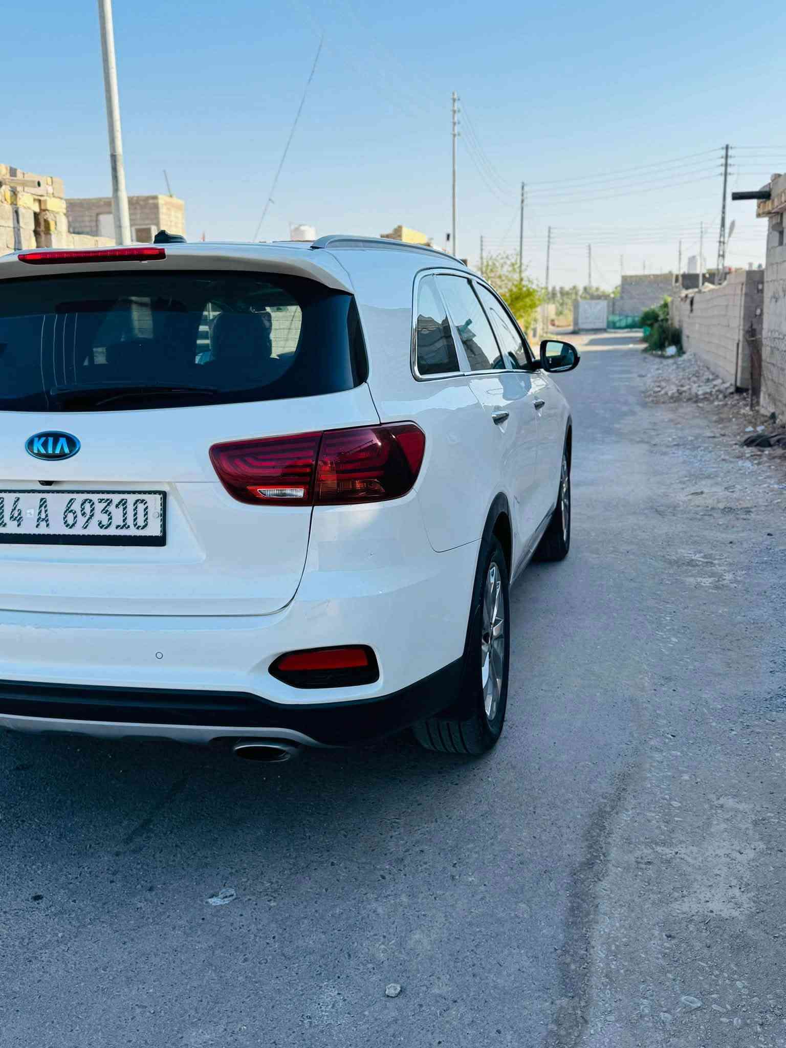 سورنتو موديل 2019 خليجي كفالة من الضربة والتبديل والصبغ بيها بارد قليل والسونار موجود
محرك 4 سلندر 
ماشية 127
باسمي
محرك وكير كفالة 
تحويل ثاني يوم باسم المشتري
تبريد فول ٣ قطع
السيارة جاهزة وبالعافية للمشتري. 
السعر 185 ورقة وبيها مجال
العنوان ميسان قلعة صالح
للاستفسار خاص او  وتصال. على رقم ***********
