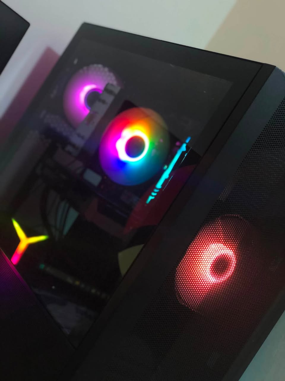 سلام عليكم حاسبة كاملة من(شاشة+pc+يوبي اس)
مواصفات التجميعة
(معالج)Ryzen5 5500
(كرت شاشة)5060/8G/msi
(رامات)DDR4/16G
(هارد ذاكرة)m.2/512G
(المذربورد)PRIME B450M-A II
(بورسبلاي)650W
____________________________________
(شاشة)من شركة AOC 165h
(يوبي اس)من شركة FARBER  1kvاون لاين
(يدة العاب)من شركة MANBA
(سماعات سستم)TRIFECTA/RGB
(ميز كيمنك)+كيبورد منREDRAGON+ماوس+ماوس باد
____________________________________
ابيعهم شلع كامل سعر 1750🔒
+موجود وصل لليوبي اس بحالة كلش ممتازة بعدة جديد
ما عندي توصيل تجي تفحص اعجبتك بل عافية 
العنوان /بغداد/ شعب حي البساتين
واتساب/***********
