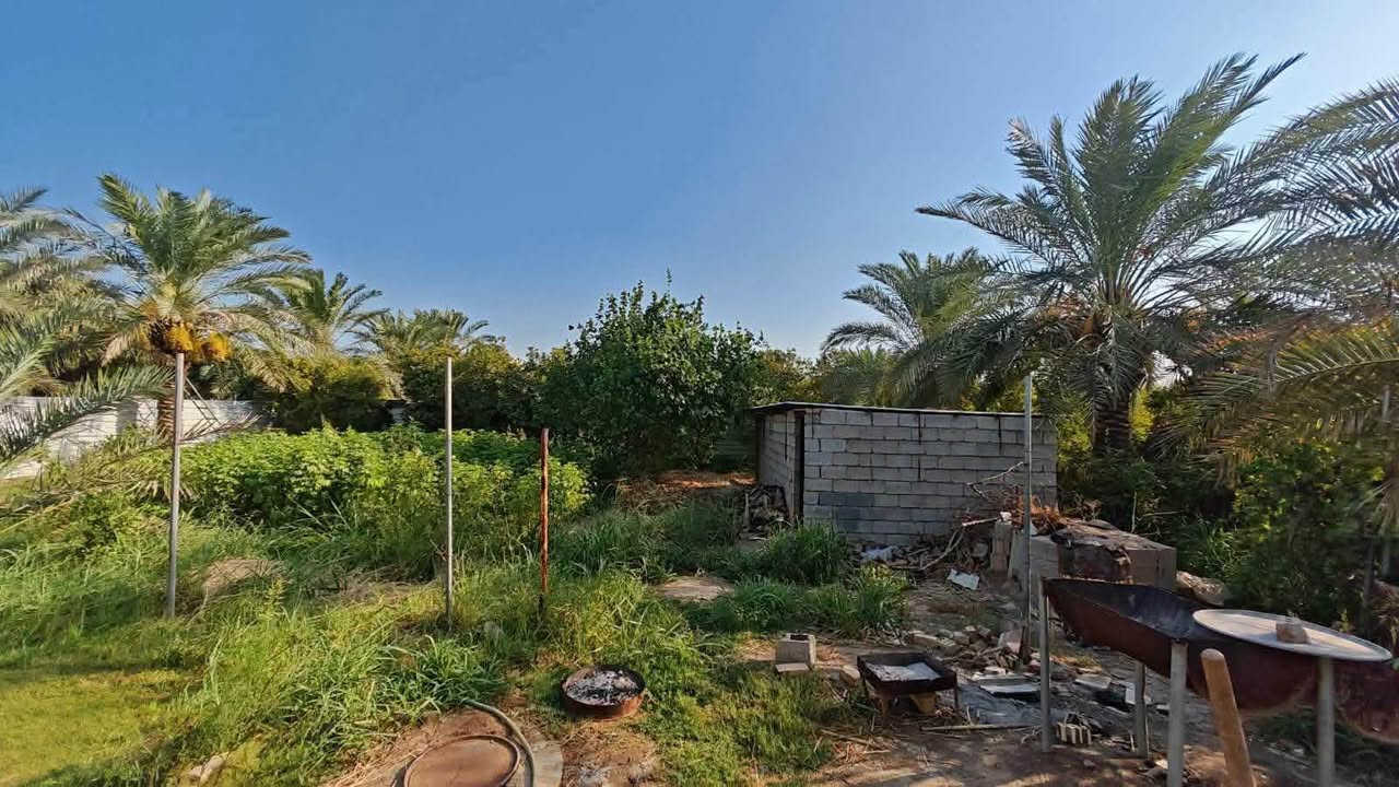 السلام عليكم
  بيت للبيع مساحه الارض نص دونم ١٢٥٠متر 
الواجهة ٢٥ متر ولباقي نزال 
كامل خدمات  
طابو ملك صرف 
للاستفسار الاتصال ***********
