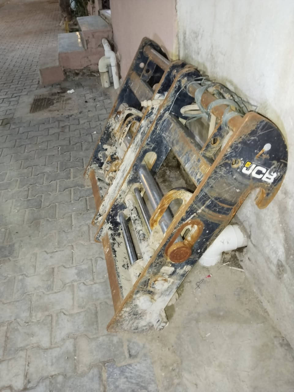 رافعة شوكية • JCB • عدد ٢