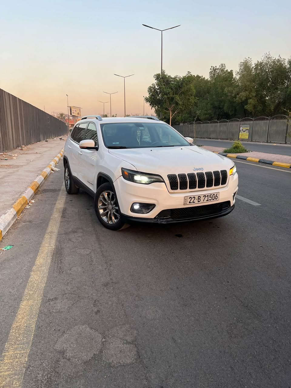 🚘 للبيع جيب شيروكي بزون موديل 2020

🔹 المواصفات:
• بصمة
• كشنات جلد
• CarPlay
• مكينة 2400 تنفس طبيعي
• تخم تاير جديد
• صدر جديد

🔧 الحادثة:
ربع جاملوغ + نص البنيد
❌ لا لغد
❌ لا شاصي
❌ لا إيرباك

✅ مكفولة المكينه والكير والتبريد
✅ السيارة كاملة وما بيها أي نقص
✅ فقط شخوط خفيفة
✅ عليها جميع الإضافات

💰 السعر: 132 ورقة — وبيها مجال
📍 المكان: بغداد
📋 الرقم: أربيل وبسمي

📞 للاستفسار: ***********
