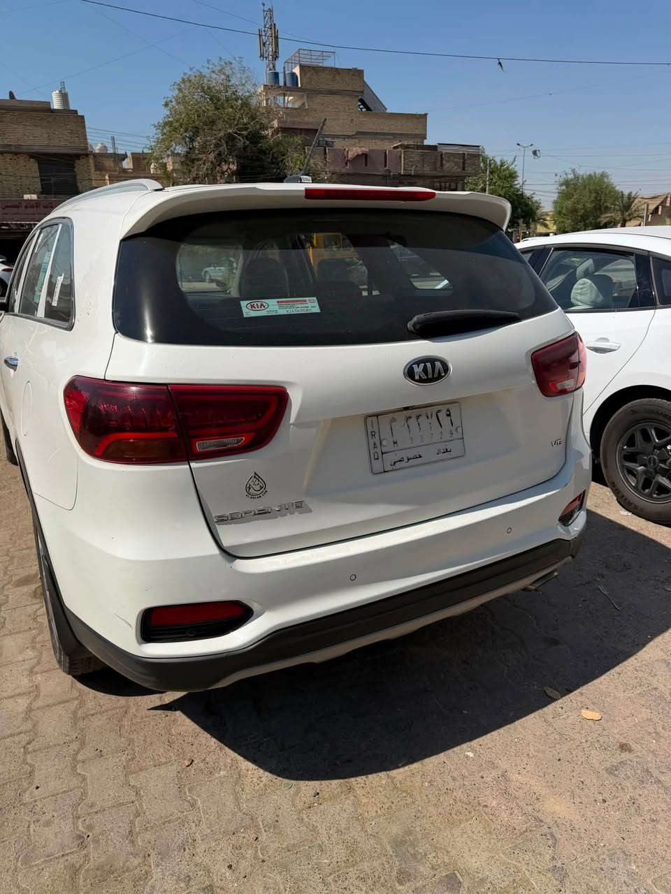 السلام عليكم 
سورنتو موديل 2019 
السياره خليجي 
ماشيه 159 ك
بيه باب بارد عل شبر وباب بيدار شبر 
بيه رصعه مال شارع 
مكاني بغداد 
السعر 225 
رقم 
***********

