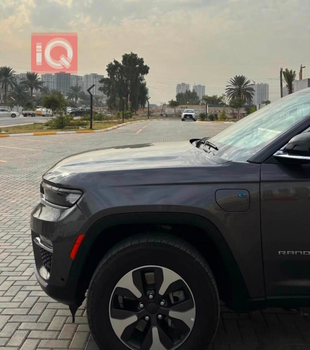 جيب ( هايبرد )
موديل : 2024 
ماشية : 26 الف ميل
المواصفات 
بانوراما 
بصمة 
بصمة ابواب 
تشغيل عن بعد 
تحكم ستيرن جهتين 
كروز سرعة 
شفتات ستيرن 
شاشة ديجيتال 
كاميرا 
رادارات 
قيادة ذاتية 
تحديد مسار 
توقف ذاتي 
صندوك كهرباء 
 قطعتين تبريد 
كشنات كهرباء 2 
كشنات تدفئه 
ذاكرة خزن ميموري 
ويل كب كروم 
 شاحن موبايل 
لايت زنون 
بلوجكتور لد 
لد امامي 
حساسات 
فور ويل 4x4 
المكينة 4 سلند  
 (2000 توربو + هايبرد + شحن ) 
(رقم بغداد الجديد مشروع وطني بأسمي )
ملاحظة: السيارة وارد امريكا ( كلين تايتل فقط كلير بلجاملغ الخلفي وبعد مااجتي السيارة وشغلتها طلع بيها كازكيت تم العمل في شركة هارلم ) وهذا رقم الشاصي 1c4rjyb68r8520563
السيارة جدا تضيفة وتبديل الدهن فقط عند الشركة 
السعر المطلوب للسيارة ٣٤٠$ وبيها مجال 
للتواصل ***********
