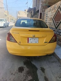 للبيع نيسان فيرسه وارد أمريكي موديل ١٣ حادثه جاملغ امامي وشوي الباب ال...