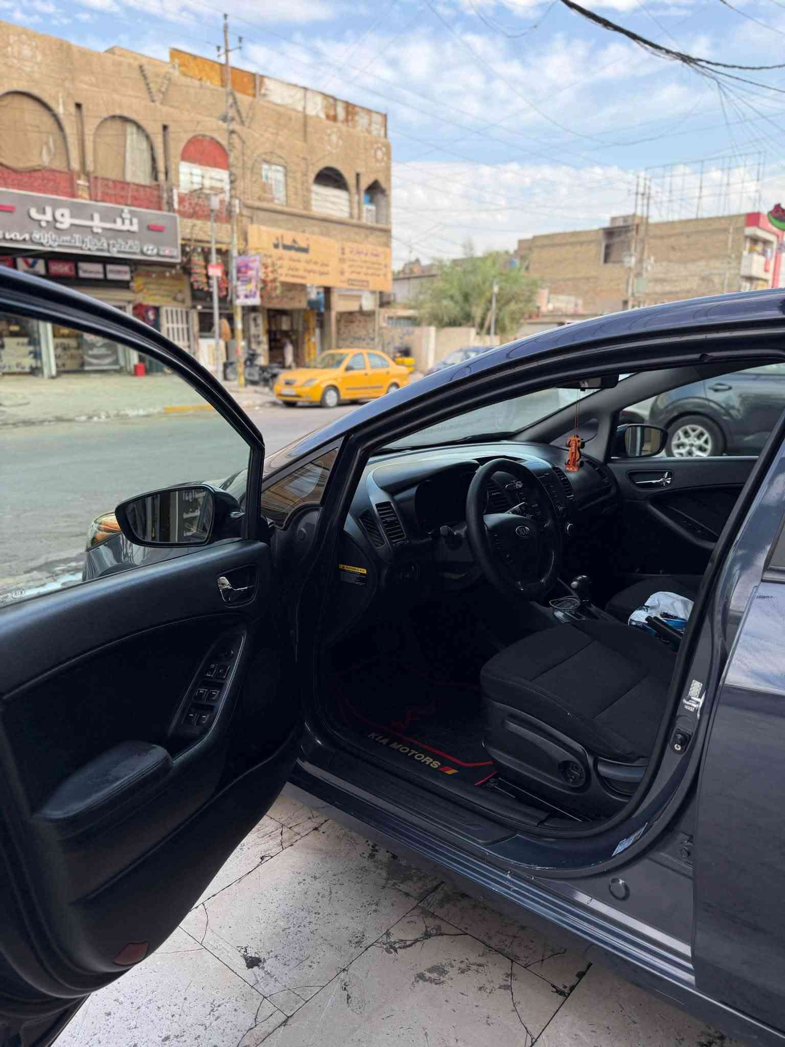 السلام عليكم
كيا فورتي موديل 2016 
كير مكينة حدادية خير من الله  كاملة سيارة على اخر حباية  تخم تاير جديد سيارة بسمي والحادث موضح بصور وبيها قطعتين بلعراق مكاني بغداد الدورة 
الرقم : ***********
