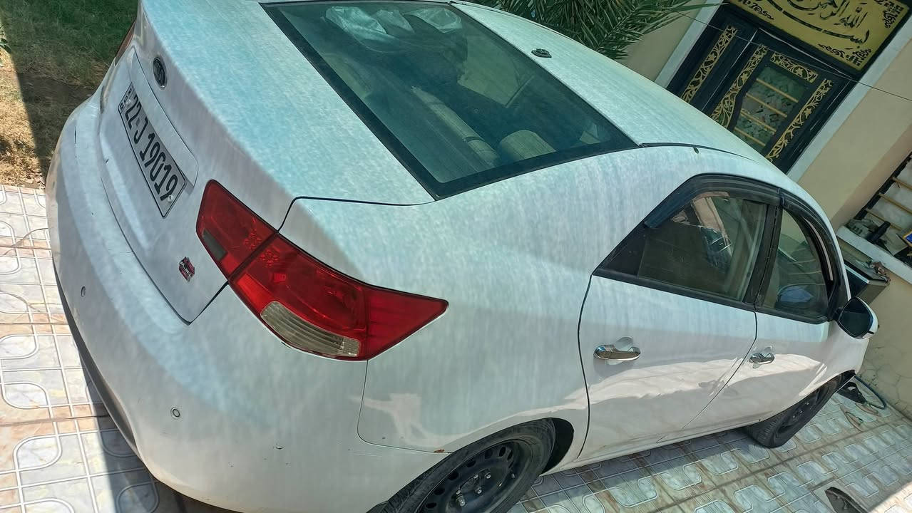 مقدمه والباقي دفعات يعني مو تقسيط سيراتو خليجي موديل ١١ محرك وكير والتبريد كله جيد جدا بيهه صبغ بلجاملق الخلفي وبيهه مكانات بارد مكانهه بغداد بلدوره اي استفسار يجي خاص او يتصل واتساب  *********** واتساب
