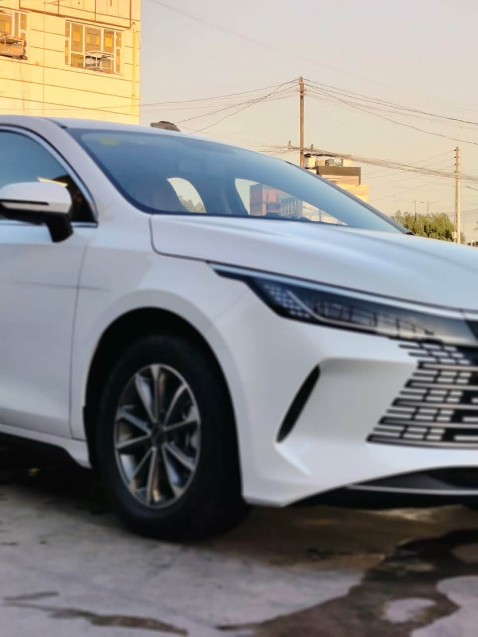 سلام عليكم BYD  2025 ماشيه 12قابله زياده سياره كفاله سعر 19500مكان سياره بغداد بلديات ***********

