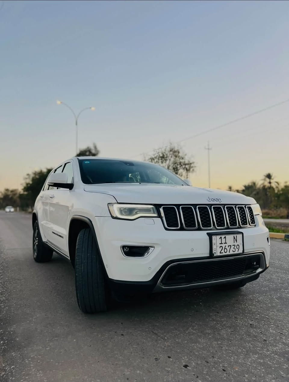 جيب لاريدو Jeep خليجي 2018
سيارة جديدة ومكفوله 
رقم وسنويه وهزه كله جديد باسمي 
ماشية /. 79. mil
فول مواصفات 
مكينة  V.6   3600
داخل جلد. وكشنات كهرباء 
حساسات خلفي امامي رادار توقف 
تسخين مرايات جانبي 
تحكم ستيرن وتثبيت سرعة 
اربع وضعيات قيادة 
دفع رباعي 4X4
شاشة تدعم الكار بلي 
لايت زنون عدسات ماتركس 
فتحة سقف 
اطفاء ذاتي اتو ستوب 
شفتات كير بالستيرن 
زراكات ماء للايت 
السعر / 225  وبيه مجال 
مكاني / الحلة 
للاستفسار الاتصال / ***********

