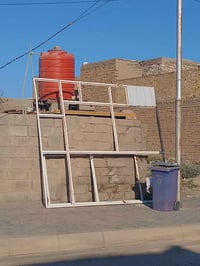 واجهة محل • للبيع • به مجال