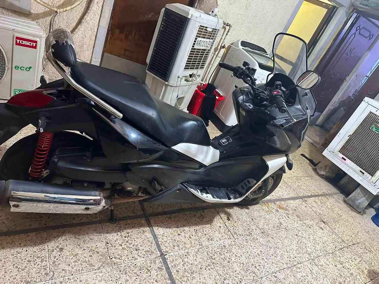 السلام عليكم
دراجة هوندا فاز s7 مكينة نضيفة ومكفولة 
نقصه بس كفرات شوفت عينك ماشية ٥٠ الف 
السعر ٩٠٠ مكاني مدينة الصدر 
***********
