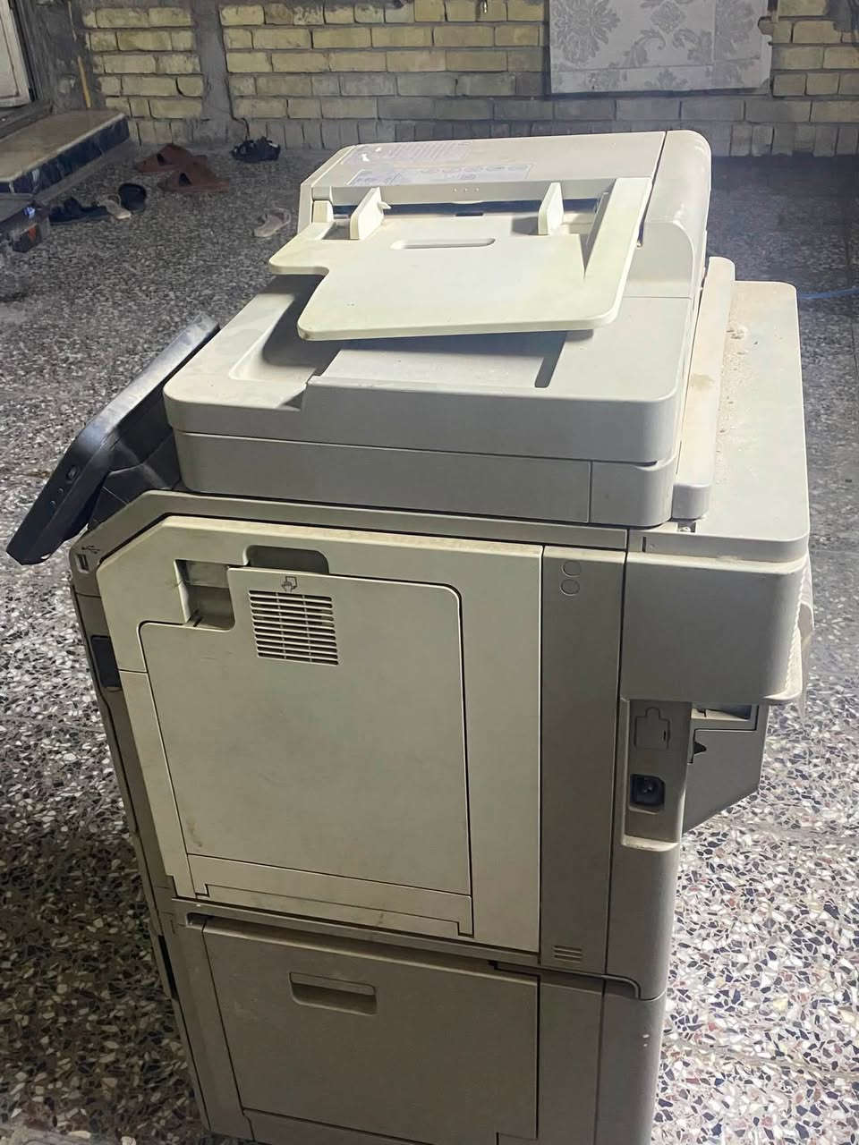 سلام عليكم حبايب طابعه متروكه  اشتريتها بسعر غالي وتركتها بيها عطل صح بس تكدر تصلحها بسعر رخيص لاكن بعت المحل اني وبعد ما عندي استفاده بيها لصحاب المحلات ولكل واحد يفيده شوف الطابعه بعينك واطيني سعرك خاص***********وتساب الشراي الشراي يراسلني رجاء
