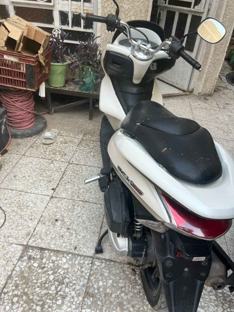 من رخصة الأدمن السلام عليكم عليكم دراجه PCXالجيل الأول ياباني محرك150cc مكفوله كفاله عامه محركها خير من الله كهربائيات كلها شغاله شرط الفحص جيب فيتر وياك وفحص فحص كامل السعر مليون و400 وبيها مجال للشراي العنوان بغداد الشعب حي سومر شارع المدارس للأستفسار اتصل على رقم
*********** واتساب موجود
