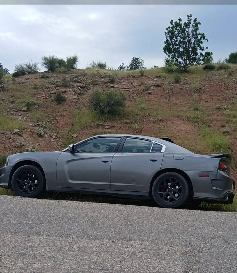جارجر 2012 sxt محرك 3600 محدثه srt شاشه جبيرة محرك شاده حديد كير طياري 8نمر  تخم تايرات جديد ادامه للمحرك كامله 
حادثها جاملغ مبدل نفس الون بدون دواخل بدون شواصي والجاملغ الخلفي مرشوش بدون قطره معجون ماشية 145 حقيقي استخدام شخصي السياره 
مراوس بـ#جيب 2014 مو مشكله اذا مصبوغه حزام 
***********
