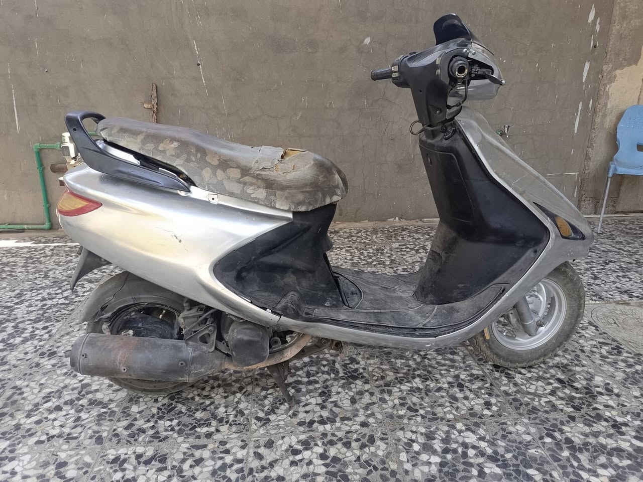 فراشه فحل 275
نقص باتري دراجه كلشي شغال بيها كهربائيات كله شغاله اشاير بك لايت هورن لايت .مكينه ناعمه

شراي اتصل 

***********

