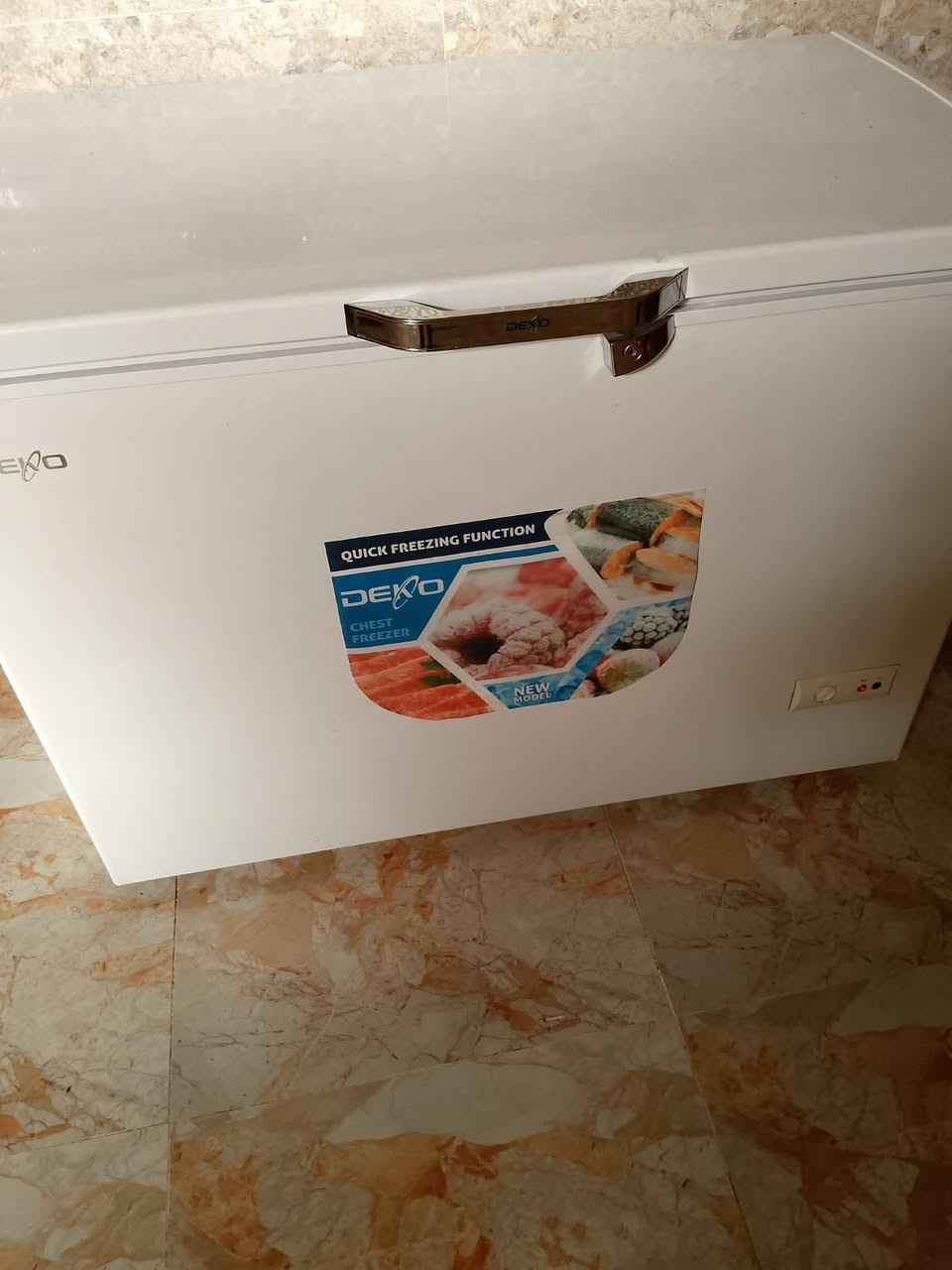 مجمده بلاديه فول تجميد نظيفه كلش 14قدم حجمها ***********
