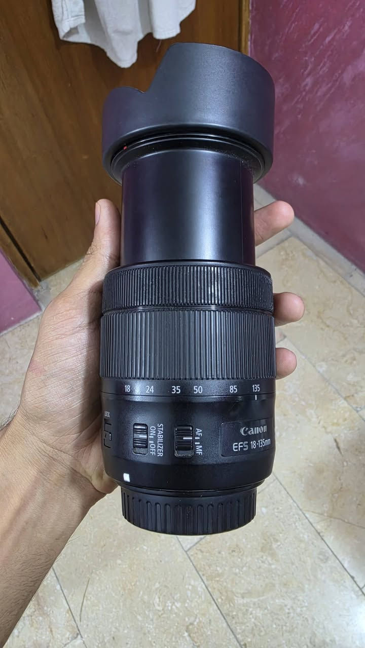 للبيع: عدسة كانون Canon EF-S 18-135mm f/3.5-5.6 IS USM (Nano USM) 📸
عدسة شاملة وممتازة جداً للتصوير الفوتوغرافي والفيديو، تتميز بمحرك تركيز Nano USM السريع جداً والهادئ.
​المواصفات والتفاصيل:
• الموديل: Canon EF-S 18-135mm f/3.5-5.6 IS USM
• البعد البؤري: 18-135mm (مناسبة للبورتريه، المناظر الطبيعية، والتصوير اليومي)
• مانع اهتزاز (Image Stabilizer): يدعم التثبيت البصري لصور وفيديو أكثر ثباتاً
• نظام التركيز: Nano USM (ترديد سريع وسلس جداً)
• قطر الفلتر: 67mm
• الملحقات: غطاء حماية (هود / Lens Hood) + غطاء خلفي
​📌 الحالة: نظيفة جداً وبحالة ممتازة وخالية من المشاكل.
💰 السعر: 185 ألف دينار
📲 التواصل: واتساب فقط على الرقم ***********

