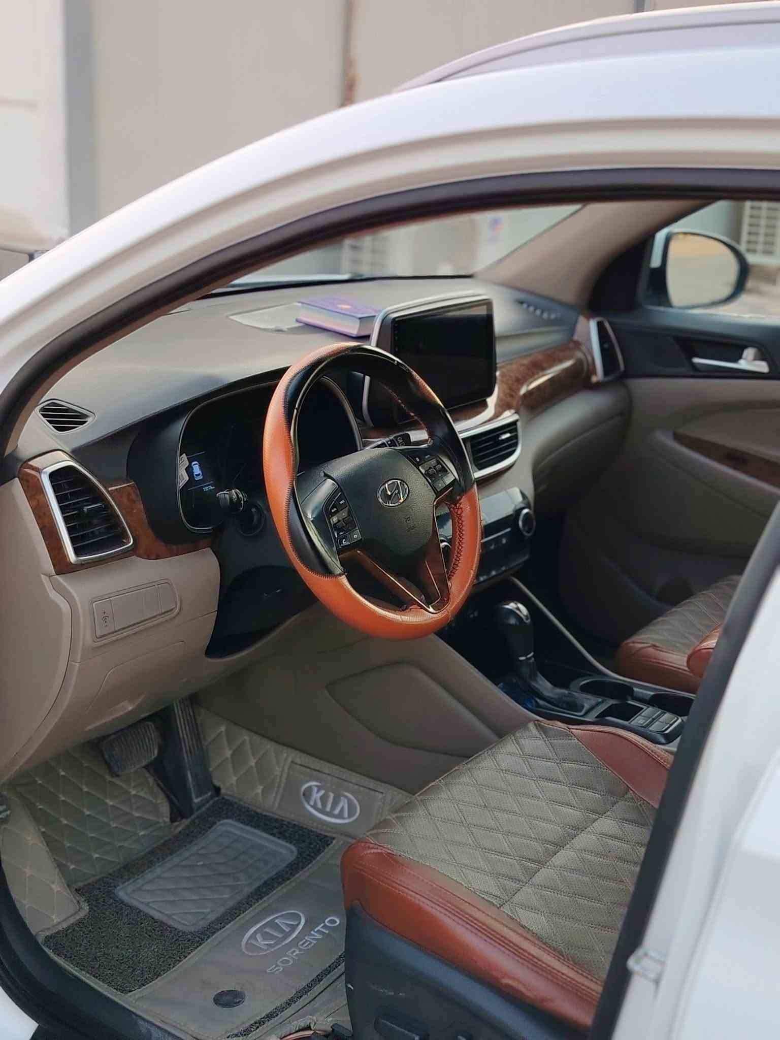 السلام عليكم توسان موديل 2020
السيارة خليجي ماشية 73
فول مواصفات 
سايد بريك بالرجل
مكان السيارة ديوانية المركز 
السعر 190 وبي مجال حك الجية
الاتصال ***********
