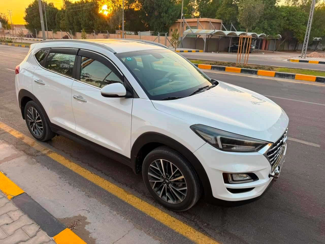 Tucson 2019
السعر 185 ورقه و بيه مجال 
رقم نجف دولي 
سنويه 29 
باسمي تحويل مباشر 
مواصفات معروفه بدون بانوراما 
بصمه 
لايت خمس عدسات 
مكفوله من الضربه و الصبغ و الحالوب و التبديل عدا دعاميه اماميه وكاله و ملاحضات بسيطه 
جاهزه من كلشي 
ماشية 141 
مكاني نجف
***********
