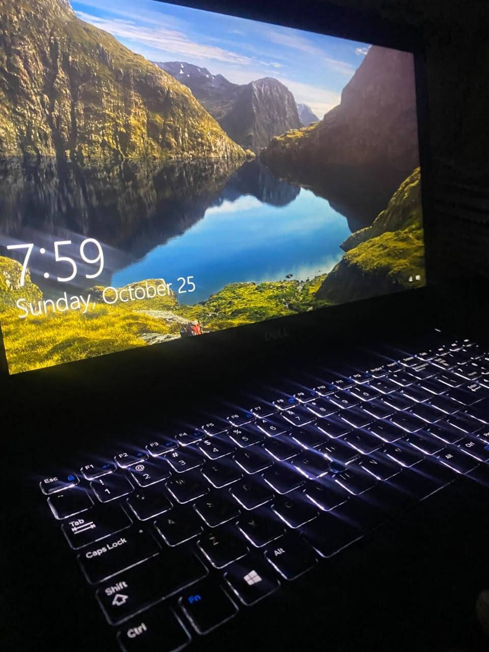 ديل ٥٥٩٠ • i5 الجيل الثامن • ٢٥٦ SSD
