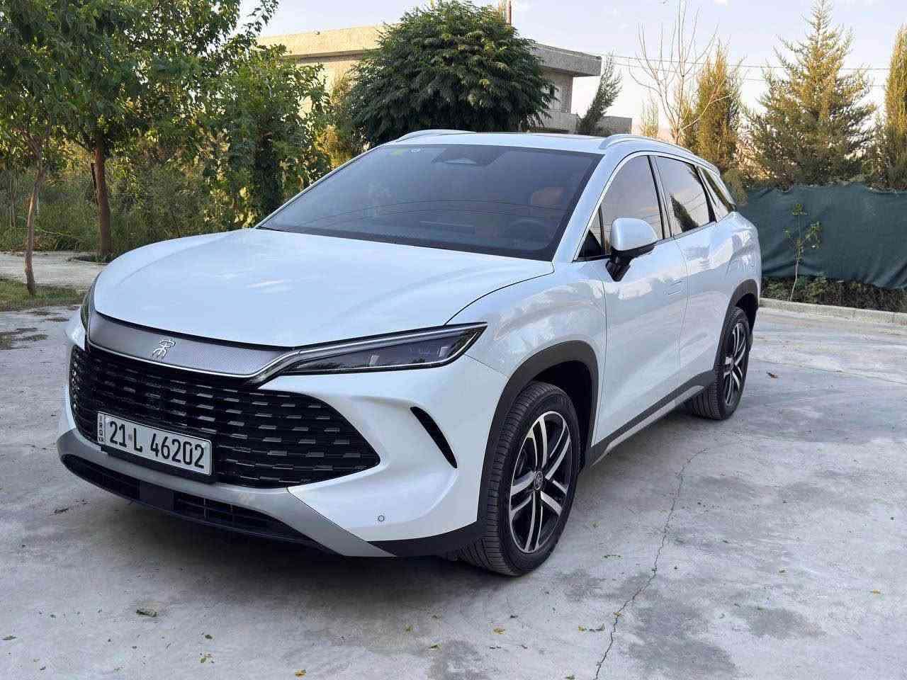 BYD SONG L 
2025 

فول فولە 
باتری گەورە ١٢٠ کیلۆمەتر 
کامێرە ٣٦٠ ە 
سکویریکت کامێرەی کوژانەوەی سەیارە 
سکویریکتی کامێرەی ڕێگە 
کوشن جلد و تەبرید و هیتەر 
سوکان هیتەر 
کارت و سویچی لەگەڵە
تەقسیمی کارەبای لەگەڵە ٣٢ ئەمپێر کارەبا دەدات 
پانۆراما 
ڕاداری جادە و ئیمێرجنسی برەیک 
ڕاداری ئاوێنە 
دەشبول و کامل ناو سەیارەکە لید 
سنوق جەک 
شاشە گەورە 
وایەرلێس چارج 
ئەوتۆ هۆلد 
ویلی ١٩ 
لایت ئەوتۆ موتەحەریک
فلچە ئەوتۆ 
١٠ هەزار ڕۆشتوە
زۆر مواسەفاتی تر
***********
0750738498 السليمانية, العراق
