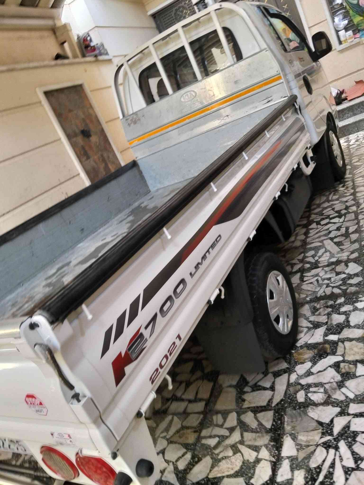 السلام عليكم 
كيا موديل 2021 رقمها بغداد انكليزي شرط التحويل 
مكينه 2700 جديده لا صرف ولا بخار ولا تنقيص 
وكير ومكينه واكسل وشاصي ورقم شاصي كل مكفول 
تخم تاير جديد شاده سياره جديده بعده على وضع الشركه 🏷️ سياره جديده بل كارتون 📦 تبريد ثلج 🥶 
سياره ماشيه 100 الف كم 📍 حقيقي سياره جديده بل كارتون والسياره مكفوله كفاله عامه لا ضربه ولا صبغ ولا تبديل ولا فتح ولا معجون ابيعلك على السونار.
العنوان بغداد البلديات 📍 السعر 132 وبيه مجال بسيط الرقم ***********
ملاحظة الشاصي مكفول حته من الصبغ
