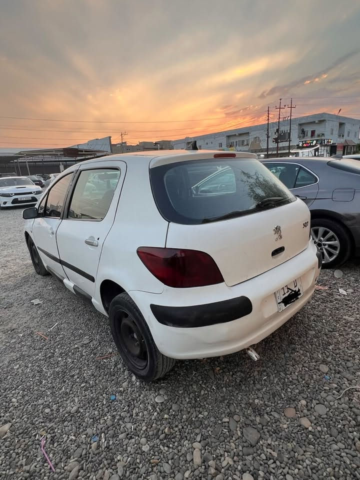 السلام عليكم بيجو فرنسي 307 موديل 2005
تبريد ثلج
رقم بغداد دولي جديد سنويه 2031
باسمي السيارة
تخم تاير جديد 
تحكم مري
دوشمه
كير ومحرك مكفولات جديد شادهن 
مابيها اي جطل السيارة بل كهرباء 
مصبوغه عام 
سعرها 43 وبيها مجال 
مكانها بغداد 
***********
