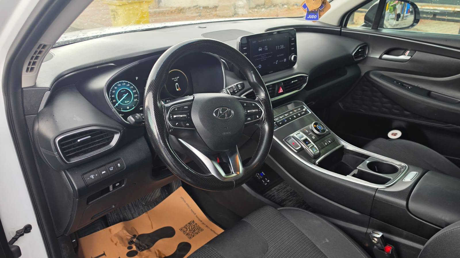 السعر 180 ورقه و بها مجال بسيط
🚘 هونداي سنتافي 2022 Black Edition
السيارة باسمنا وشرط التحويل، نظيفة ومواصفاتها حلوة
🔹 المواصفات:
✅ فور ويل 4WD
✅ فول بصمة
✅ تشغيل عن بُعد
✅ Auto Stop
✅ رادار أمامي وجانبي
✅ حساسات خلفية
✅ كشنات أمامية تدفئة
✅ كشن السائق كهربائي
✅ شاشة أعطال
✅ بردات خلفية
✅ صندوق كهربائي
✅ الكشنات الخلفية كهربائية
✅ مانع انزلاق
✅ نظام تحديد المسار
❌ ما بيها بانوراما
❌ الكشنات مو جلد 
ملاحظه السياره ايرباكات سليمه و بشرط الفحص
قطعتين صبغ و صور الحادث بالمنشور
📍 الممشى:79 ألف كم فقط  وقابل للزيادة— كم وليس ميل
📍 الموقع: بغداد
📞 للاستفسار والتواصل:
*********** بغداد, العراق
