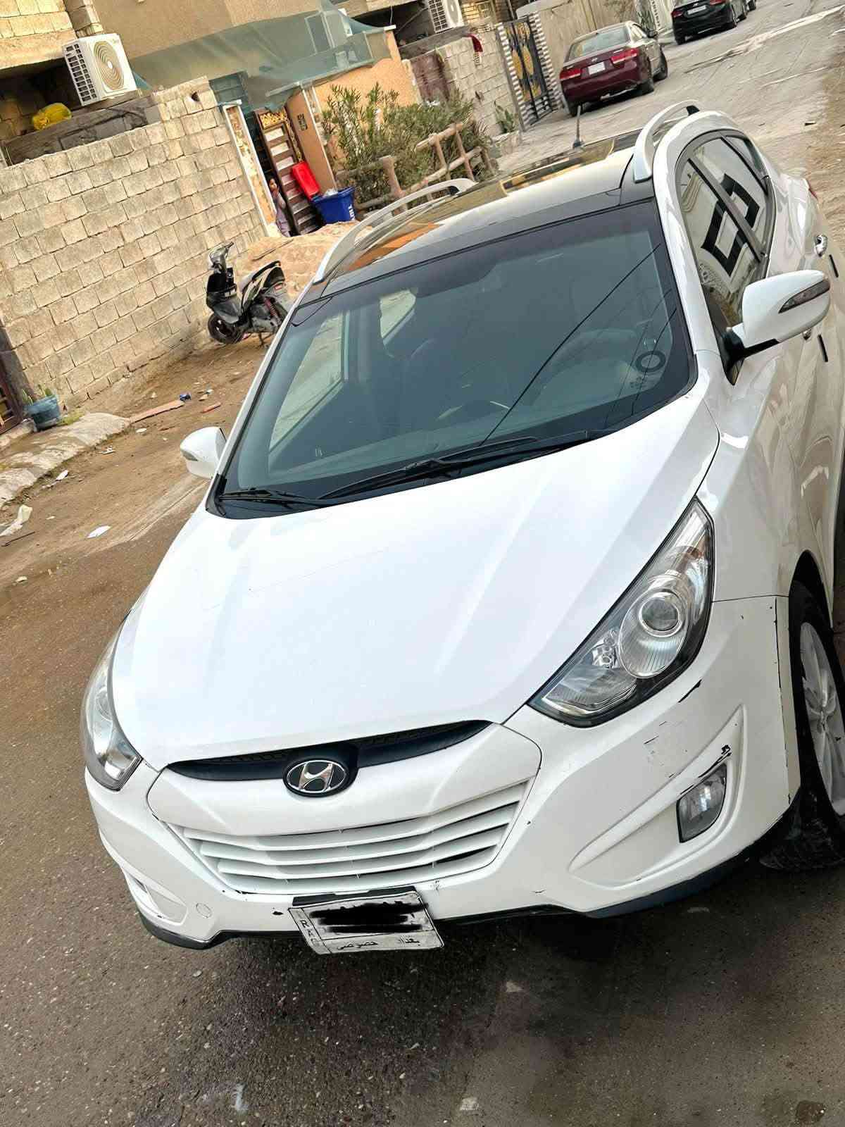 توسان موديل 2013 خليجي بنوراما
2000 دوش مكينه وكير وحداديه 
السيارة بيها فقط بنيد مبدل بدون
اي لغود ودواخل وين ما تحب
 تسوي سونار حاظر 

126 - وبيها مجال حگ الجيه 
( *********** )  
بغداد - الشعب - بوب الشام
