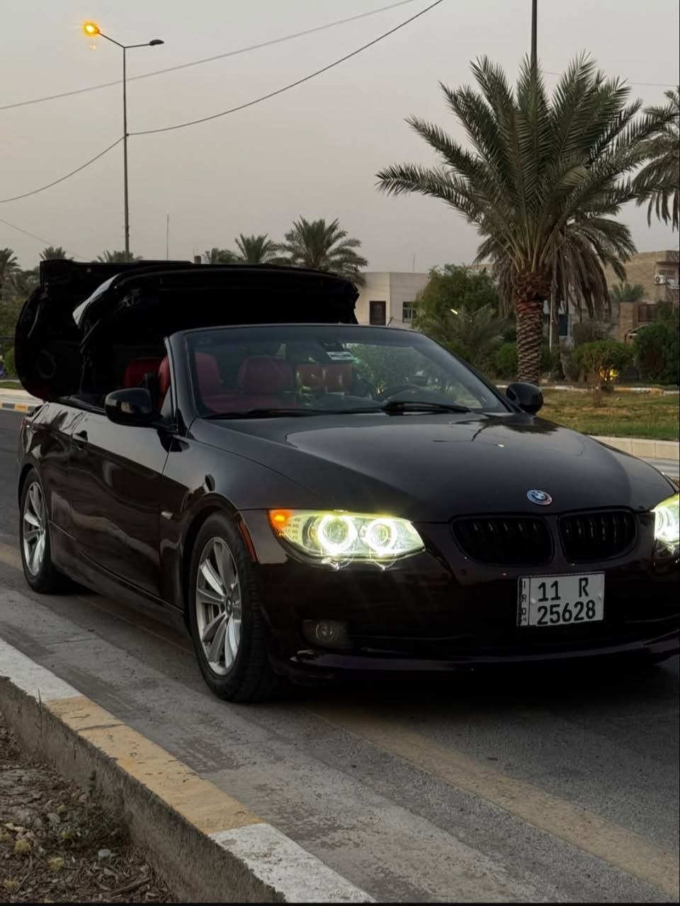BMW E93 2012. فول. موصفات
السيارة جديدة بمعنة الكلمة  ماشية 91 مايل مابية نقص. كاملة للخير 
السيارة صبغتهة عام. اثر جراد  وعدي. الصور  قبل لتنصبغ 
موصفات السيارة 

محرك السيارة N52 نوزل قصير شرط. مكينة وكير كفالة  

1 تحكمات كهربائية الكشات + خزن ميموري 

تتفئة استيرن

قطعتين تبريدvib منفصل 

داخلهة صاج ملكي  

انارة محيطيه داخل الغرفة بلادية 

كلوبات السيارة فيس لفت يعني.  تفر استيرنك علة اليمنة او يسرة يفتر الكلوب. وياك 

السيارة بصمت ابواب. +ترحيب. ابواب انارة LED 

بصمة  تشغيل  

8سماعات صوت حتة بل الكاعية بيهة سماعات

كشف حديد طبقات يعني. متميز بينة وبين القمارة  

ماطور كشف جديد ادامة كاملة 

تخم تاير جديد كارتونة

نقص. السيارة. 

1 بوليش. 

2 بك لايت  يرادلة ترتيب.  

لتواصل ***********

السعر السيارة 120بيهة مجال تحويل مباشر
