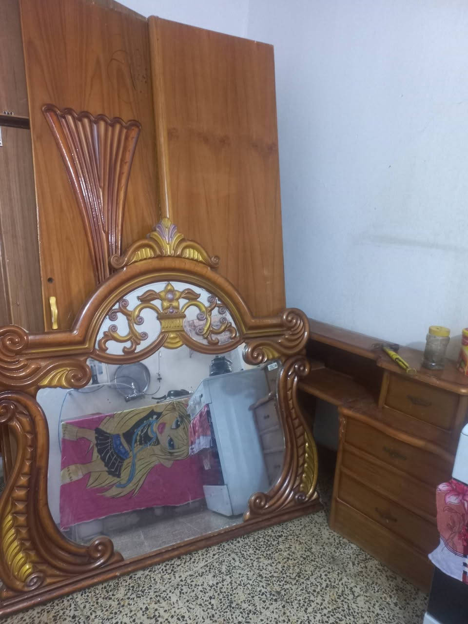 سلام عليكم غرفت خشاب كامله حطاطه جبيره مفصخه. 300 بيه مجال ***********
