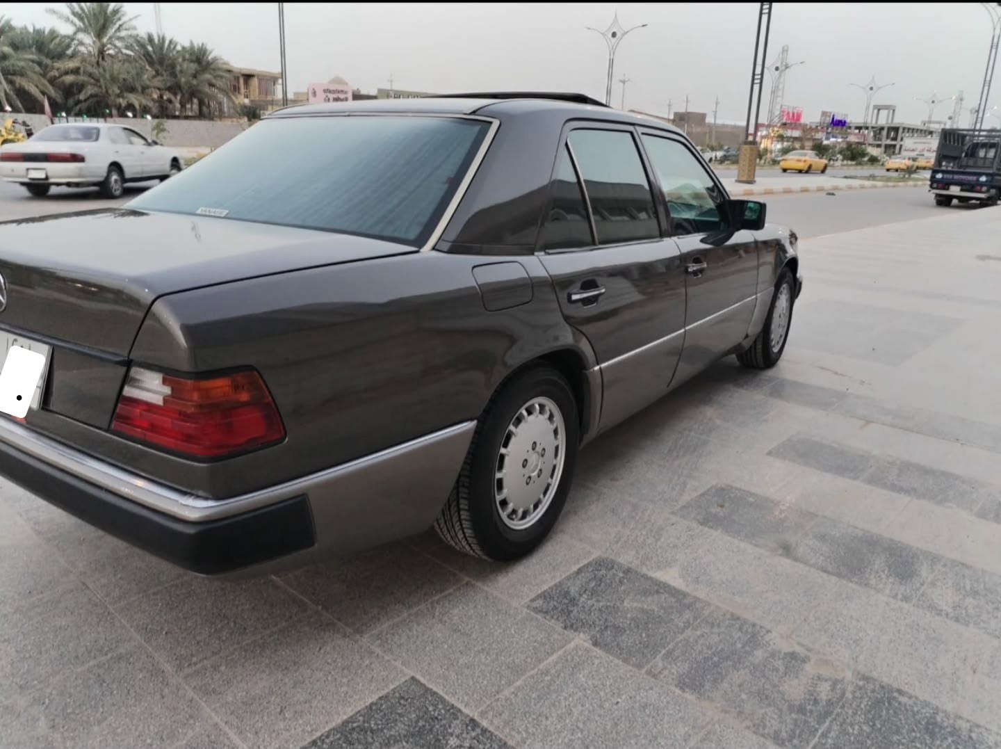 السلام عليكم مارسدس دب موديل 1991 سياره نضيفه وجاهزه احله من الصور محرك سته سلندر كير ومحرك مكفولات حداديه تخم تاير كله جديد فتحه سقف كهرباء كشنات كهرباء جام كهرباء تبريد خير من الله رقم بغداد الماني تحويل ثاني يوم سياره جاهزه من طول لطول مكان السياره ذي قار 
السعر 85 وبيه مجال لشراي 
***********
