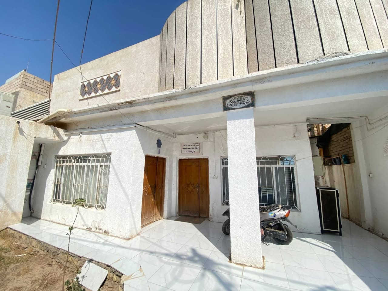 بيت للبيع المساحه 200 متر حي الثوره مقابيل مكتب 🏢 الغاز واتساب ***********
